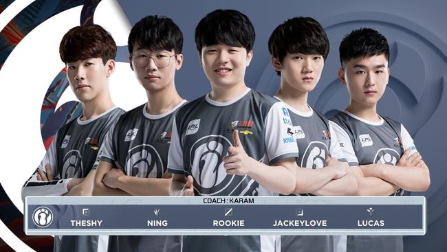 从她多年来 从她多年来